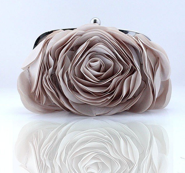 Bolsa Clutch em Formato de Flor