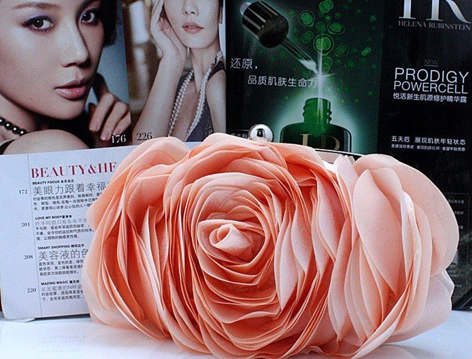 Bolsa Clutch em Formato de Flor