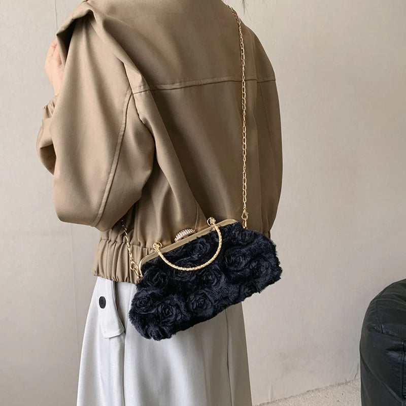 Bolsa Clutch Veludo com Rosas