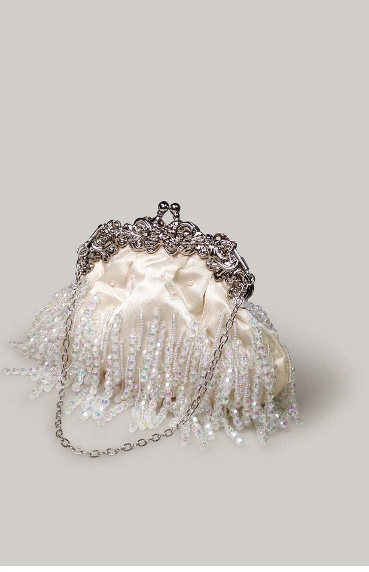 Bolsa Clutch com Franjas em Miçangas Branca
