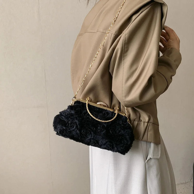 Bolsa Clutch Veludo com Rosas