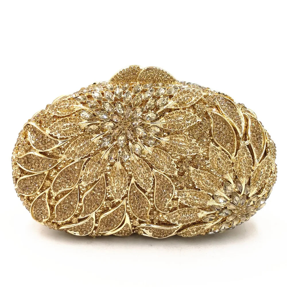 Bolsa Clutch Cravejada com Flores