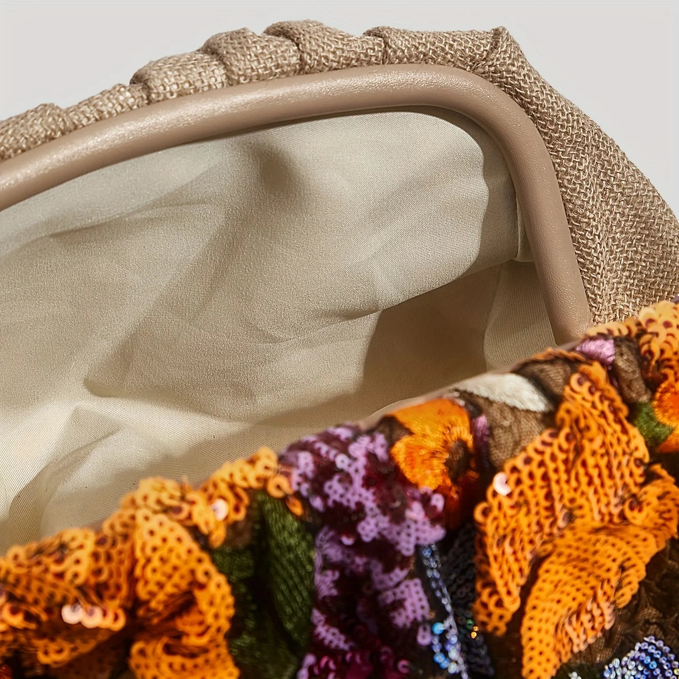 Bolsa Clutch Grande com Bordados de Flor
