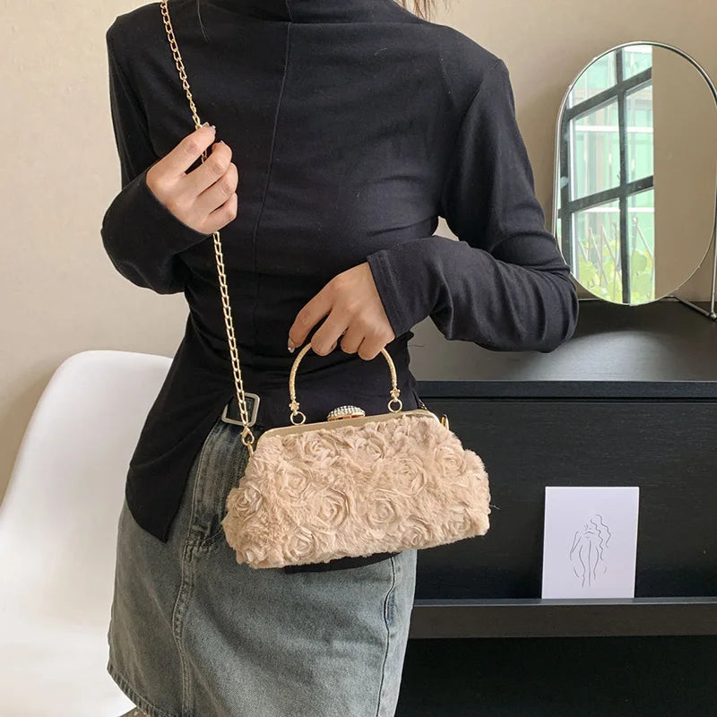 Bolsa Clutch Veludo com Rosas