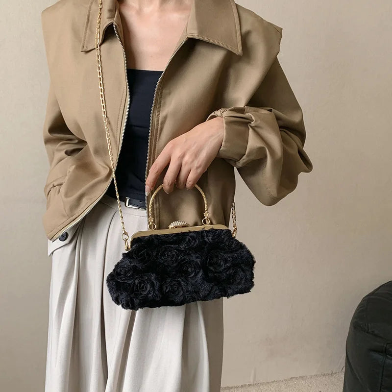 Bolsa Clutch Veludo com Rosas