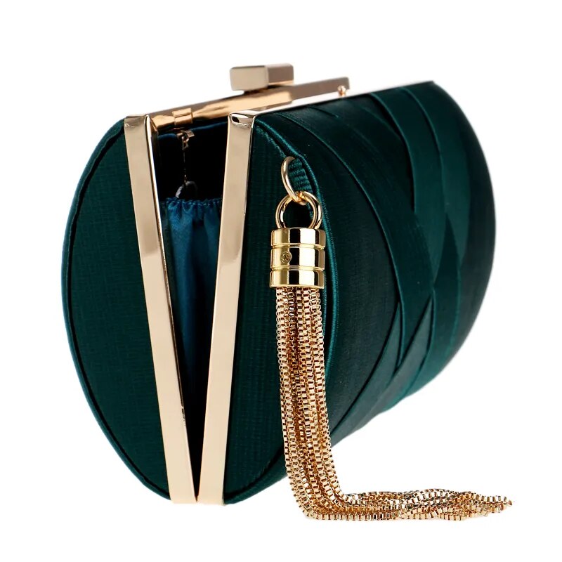 Bolsa Clutch com Detalhes Transpassados