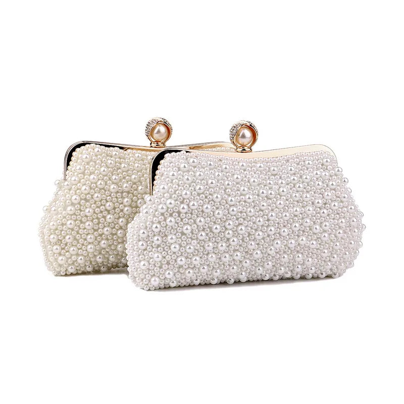 Bolsa Clutch com Aplicações em Pérolas
