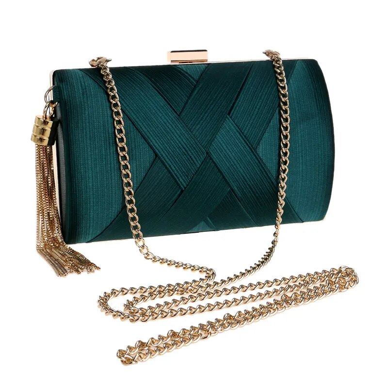 Bolsa Clutch com Detalhes Transpassados