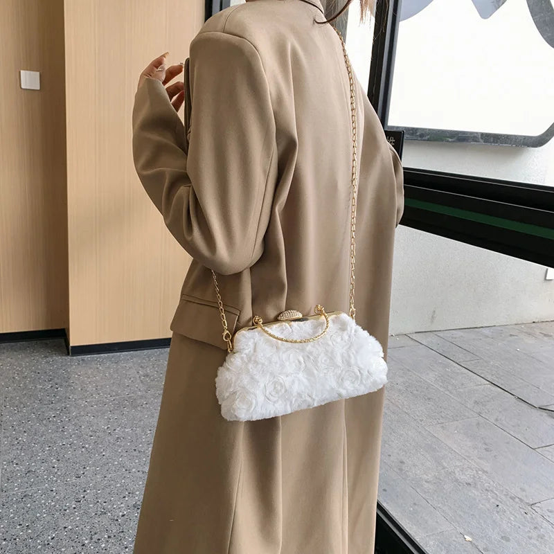 Bolsa Clutch Veludo com Rosas