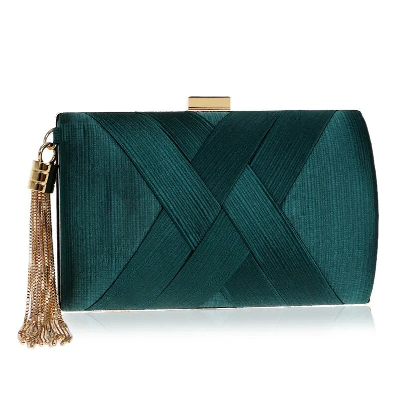 Bolsa Clutch com Detalhes Transpassados